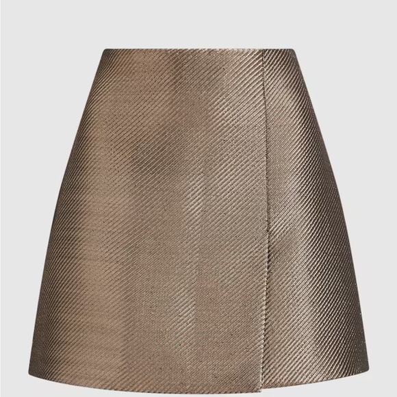 Reiss LOUISA
METALLIC MINI SKIRT IN GOLD - NWOT - Picture 3 of 8